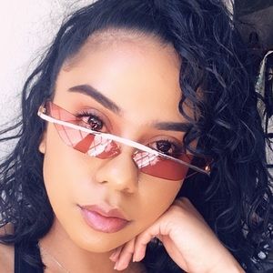 Meet your Posher, Leslie